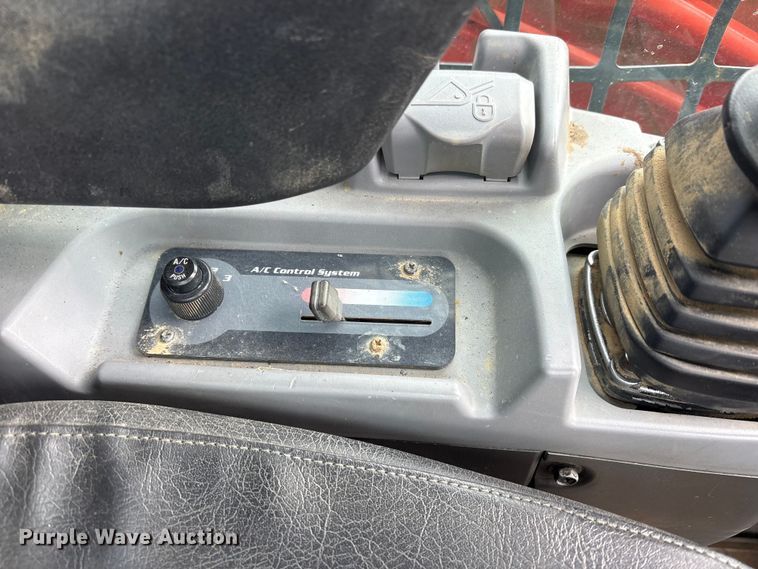 image for item YA2938 2017 Kubota SVL95-2S tracked skid steer loader