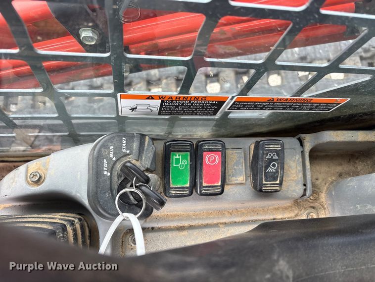 image for item YA2938 2017 Kubota SVL95-2S tracked skid steer loader