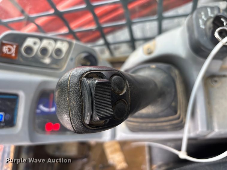 image for item YA2938 2017 Kubota SVL95-2S tracked skid steer loader