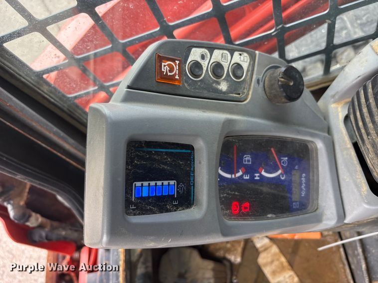 image for item YA2938 2017 Kubota SVL95-2S tracked skid steer loader