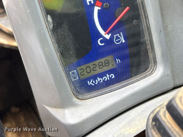 image for item YA2938 2017 Kubota SVL95-2S tracked skid steer loader