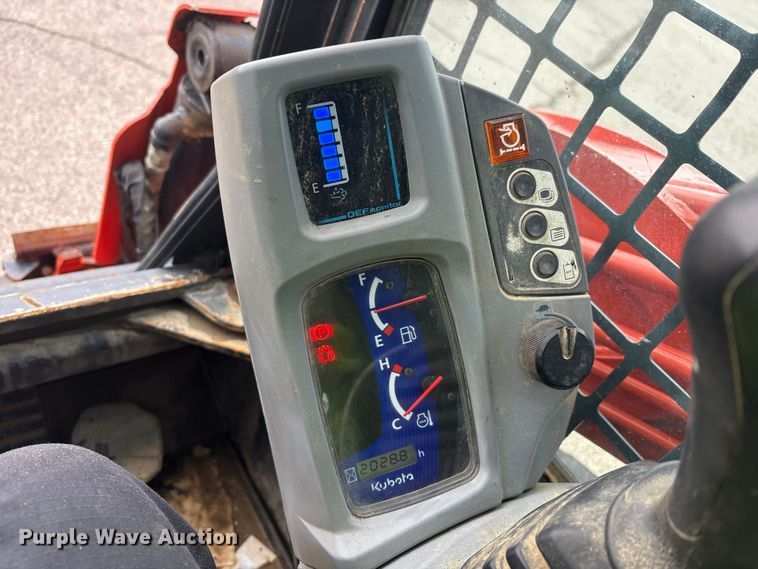 image for item YA2938 2017 Kubota SVL95-2S tracked skid steer loader