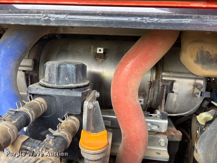 image for item YA2938 2017 Kubota SVL95-2S tracked skid steer loader