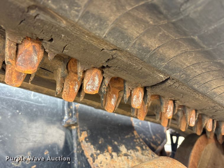 image for item YA2938 2017 Kubota SVL95-2S tracked skid steer loader