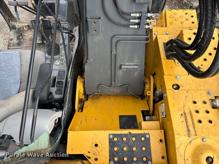 image for item YA2974 2022 John Deere 135G excavator