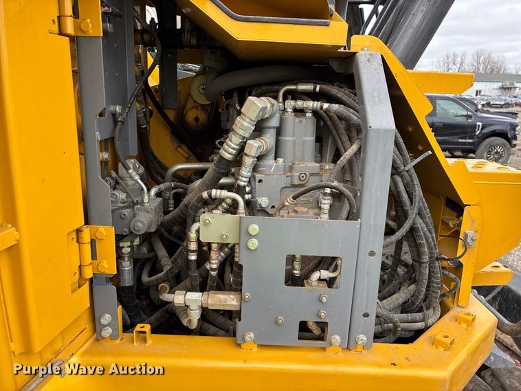 image for item YA2974 2022 John Deere 135G excavator