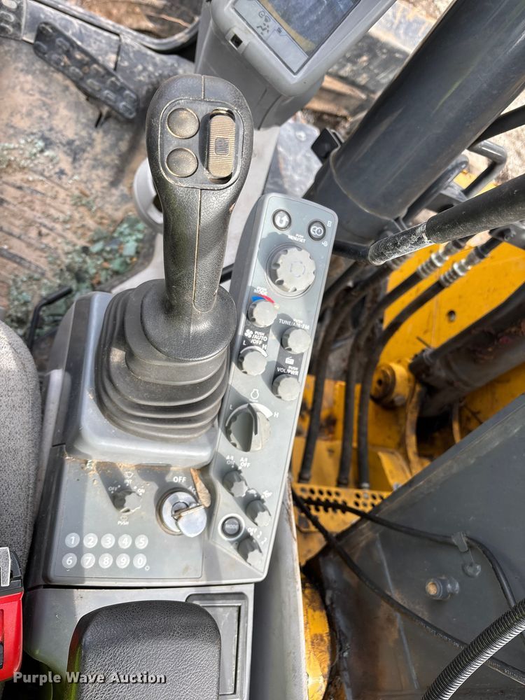 image for item YA2974 2022 John Deere 135G excavator