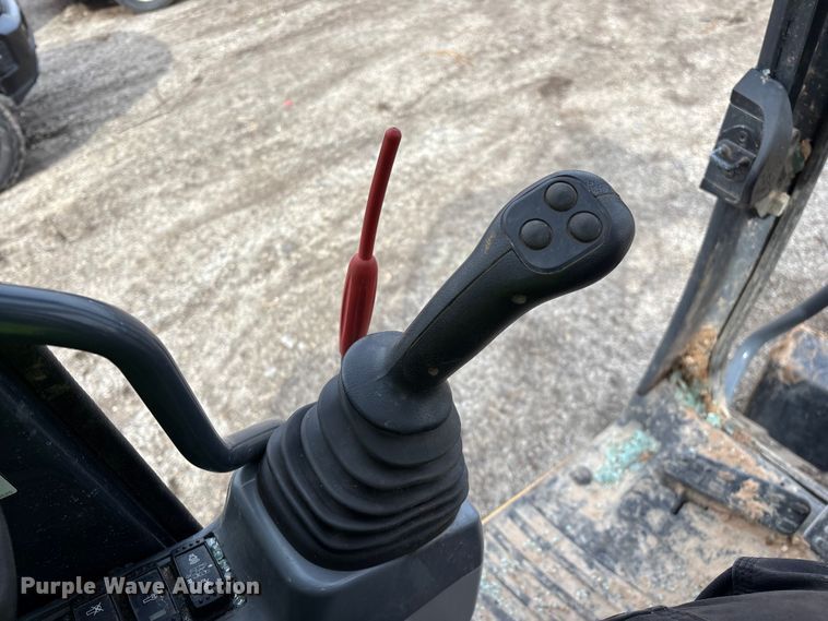 image for item YA2974 2022 John Deere 135G excavator