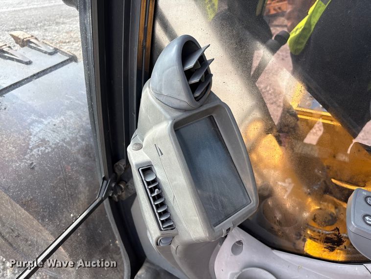 image for item YA3012 2018 John Deere 130G excavator