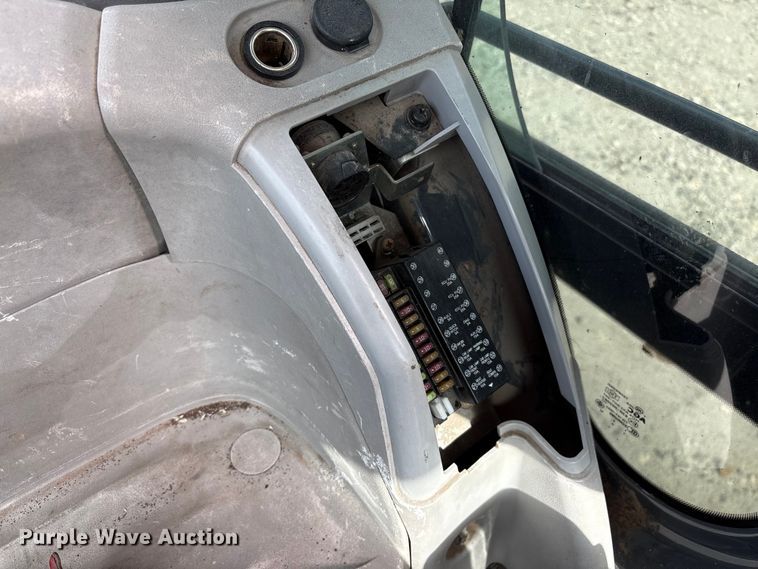 image for item YA3012 2018 John Deere 130G excavator