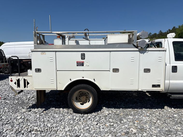 image for item YA3101 2013 Ford F450 Super Duty utility / service truck