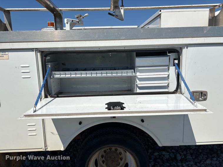 image for item YA3101 2013 Ford F450 Super Duty utility / service truck