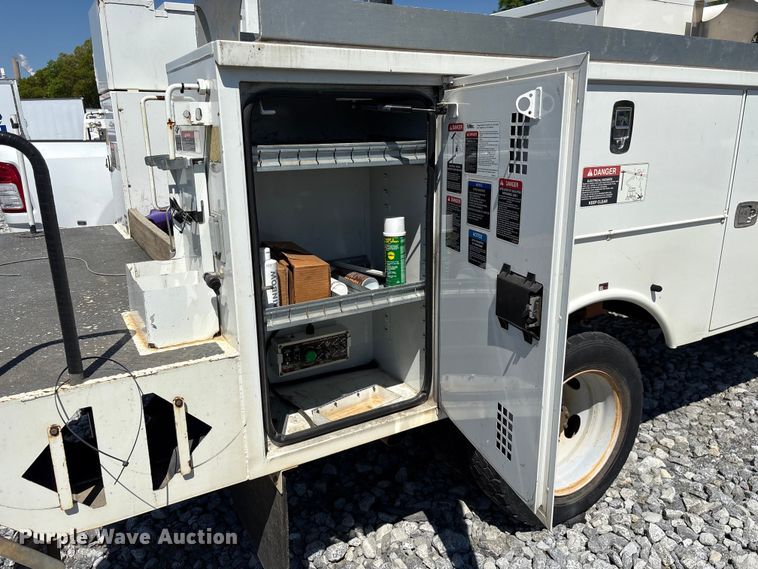 image for item YA3101 2013 Ford F450 Super Duty utility / service truck