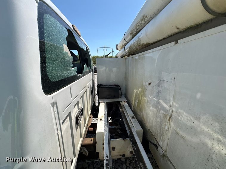 image for item YA3101 2013 Ford F450 Super Duty utility / service truck