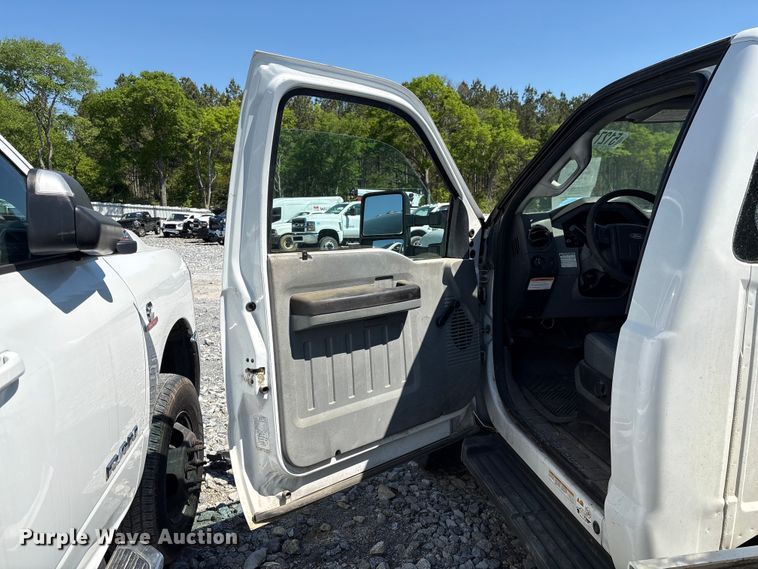 image for item YA3101 2013 Ford F450 Super Duty utility / service truck