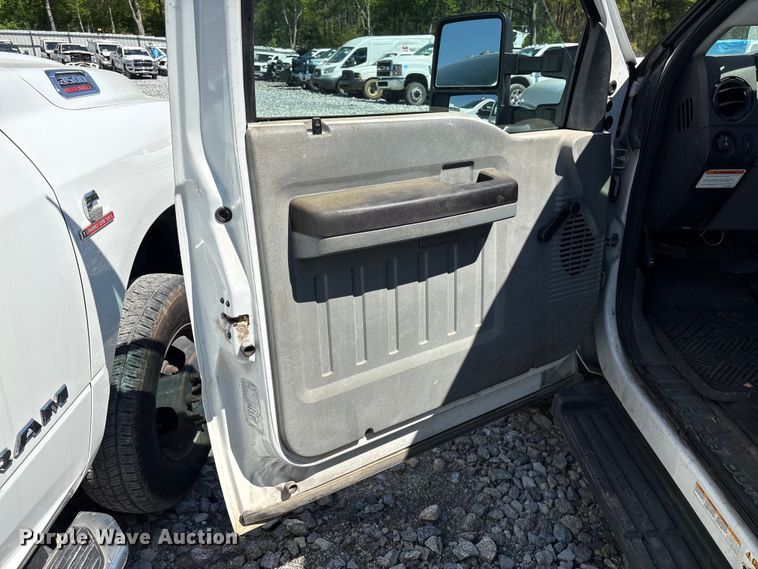 image for item YA3101 2013 Ford F450 Super Duty utility / service truck