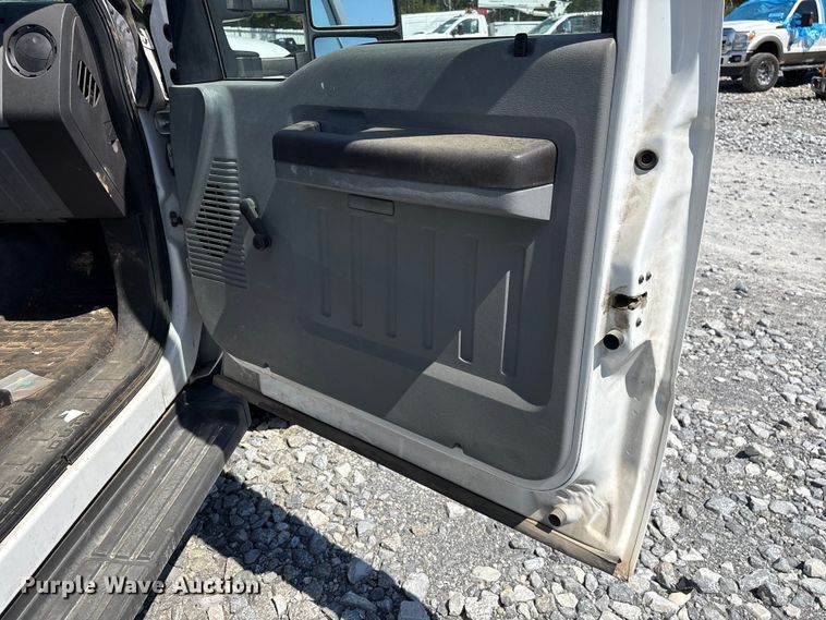 image for item YA3101 2013 Ford F450 Super Duty utility / service truck