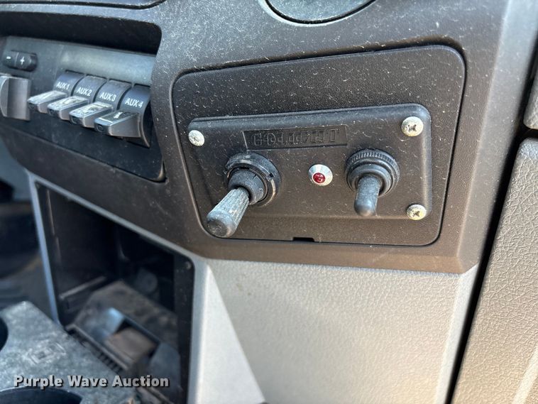 image for item YA3101 2013 Ford F450 Super Duty utility / service truck