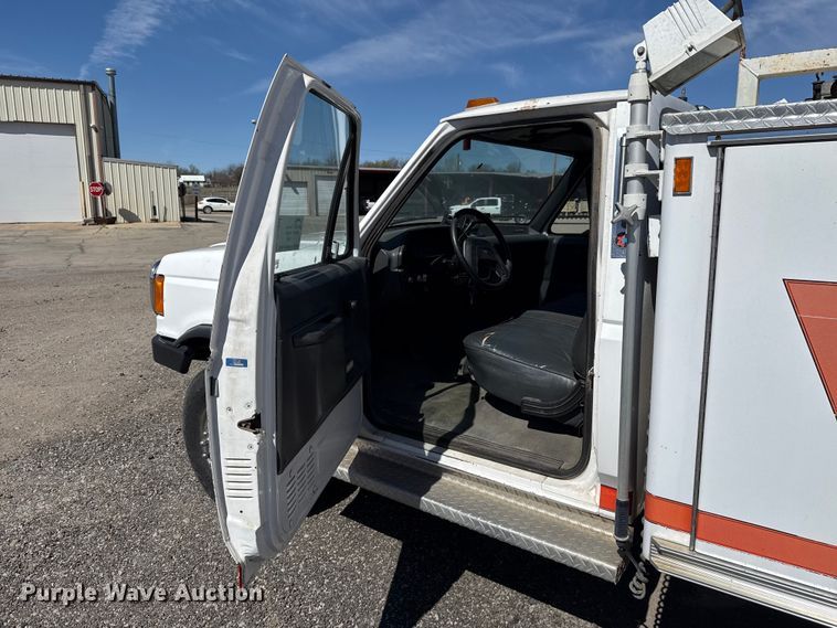 image for item DR1046 1991 Ford F350 utility bed pickup truck