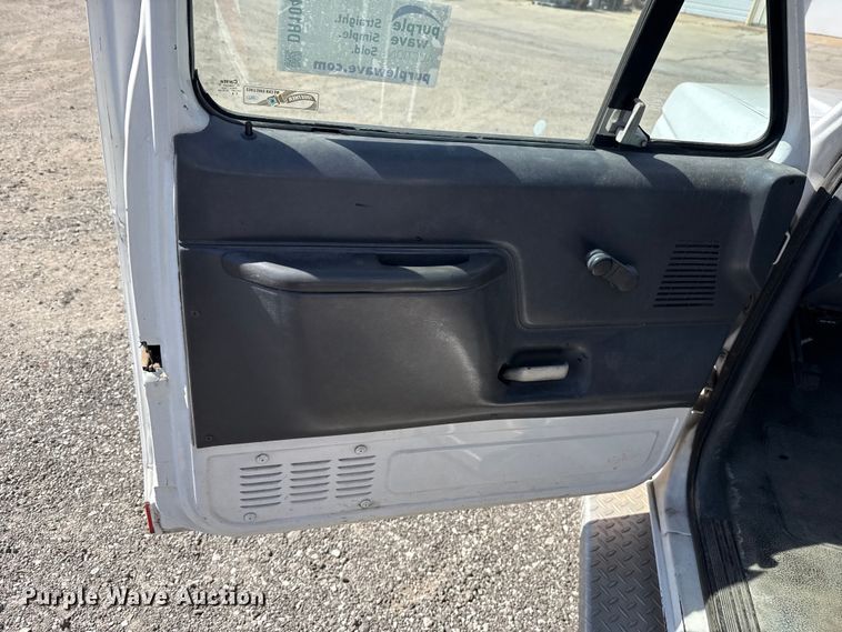 image for item DR1046 1991 Ford F350 utility bed pickup truck