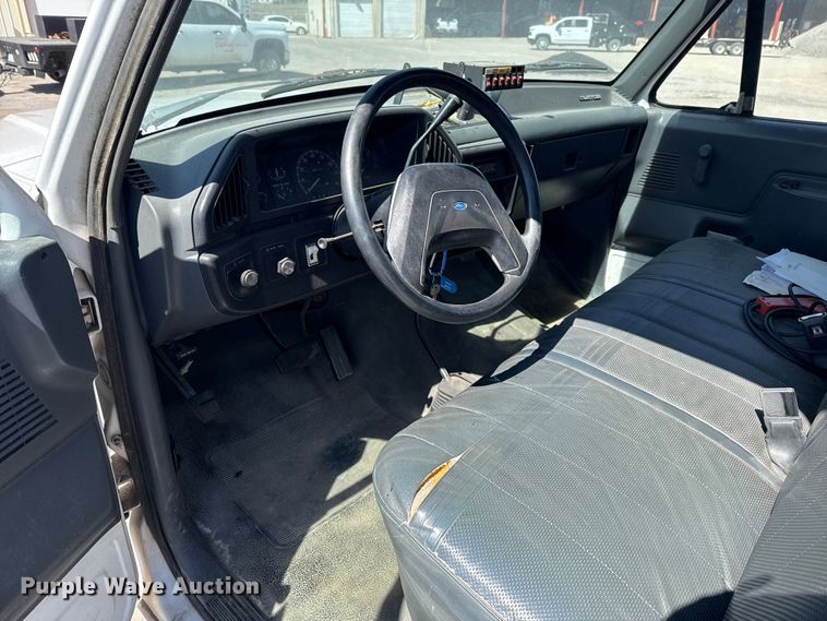image for item DR1046 1991 Ford F350 utility bed pickup truck