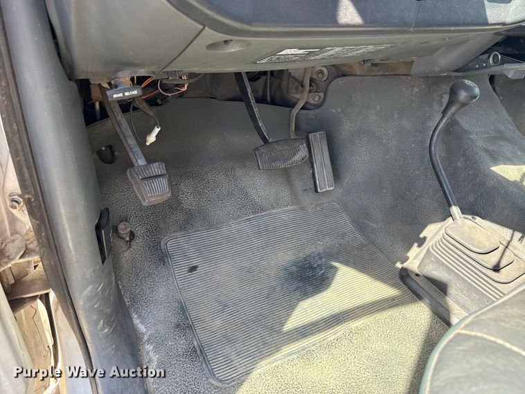 image for item DR1046 1991 Ford F350 utility bed pickup truck