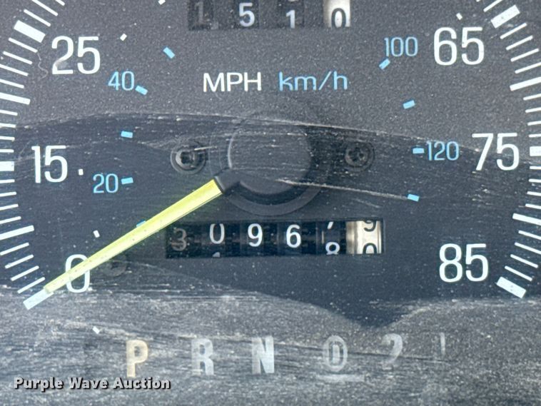 image for item DR1046 1991 Ford F350 utility bed pickup truck