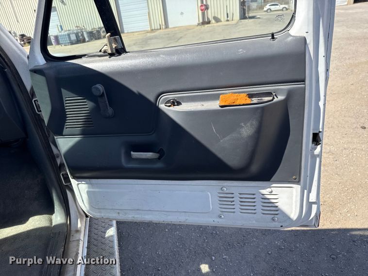 image for item DR1046 1991 Ford F350 utility bed pickup truck