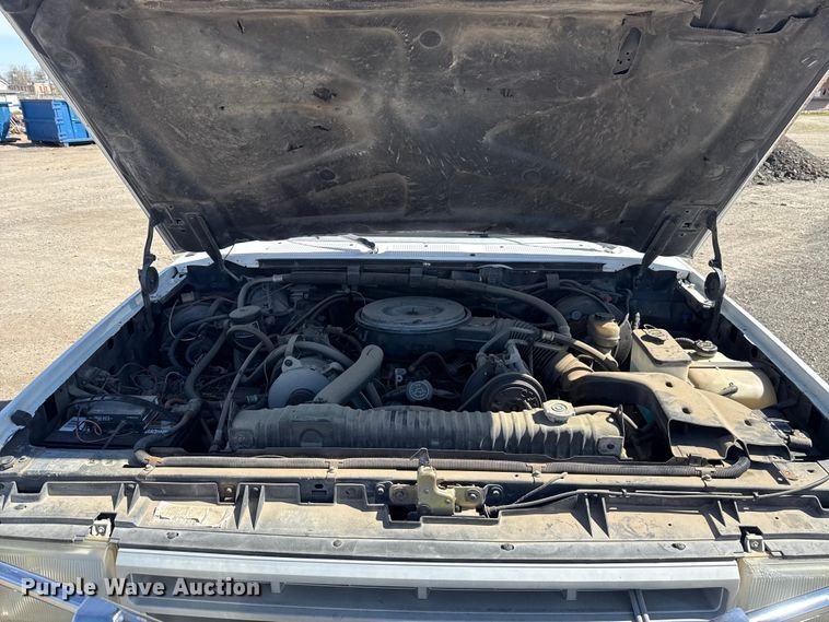 image for item DR1046 1991 Ford F350 utility bed pickup truck