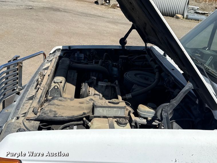 image for item DR1046 1991 Ford F350 utility bed pickup truck