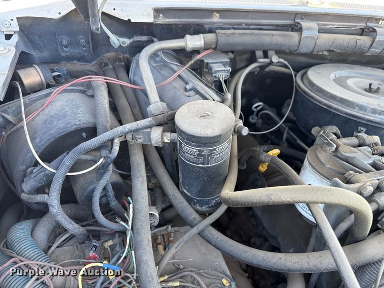 image for item DR1046 1991 Ford F350 utility bed pickup truck