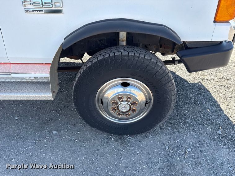 image for item DR1046 1991 Ford F350 utility bed pickup truck