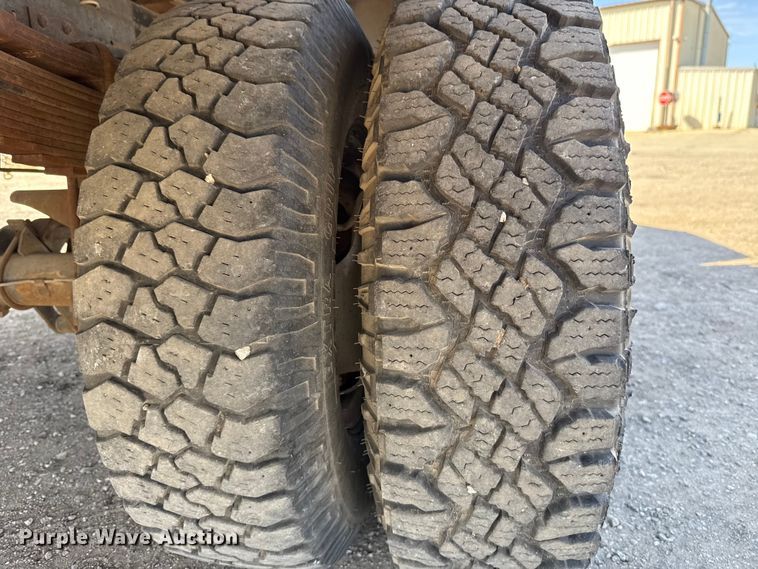 image for item DR1046 1991 Ford F350 utility bed pickup truck