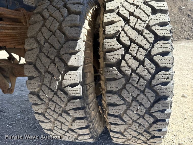 image for item DR1046 1991 Ford F350 utility bed pickup truck