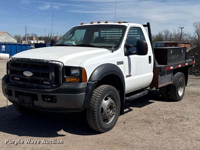 image for item DR1047 2006 Ford F550 Super Duty XL flatbed truck