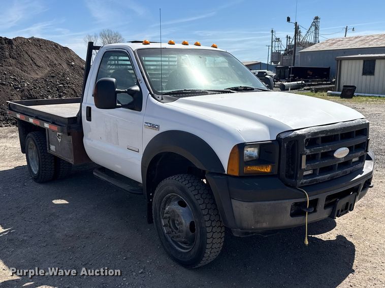 image for item DR1047 2006 Ford F550 Super Duty XL flatbed truck