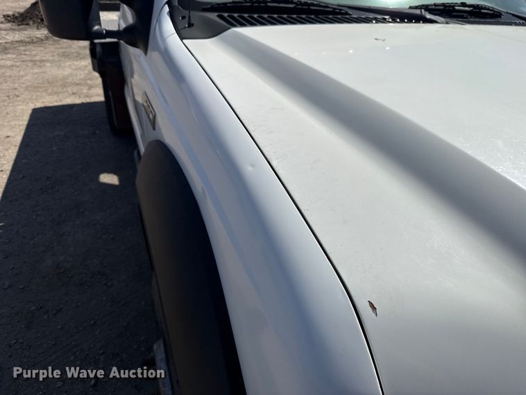 image for item DR1047 2006 Ford F550 Super Duty XL flatbed truck