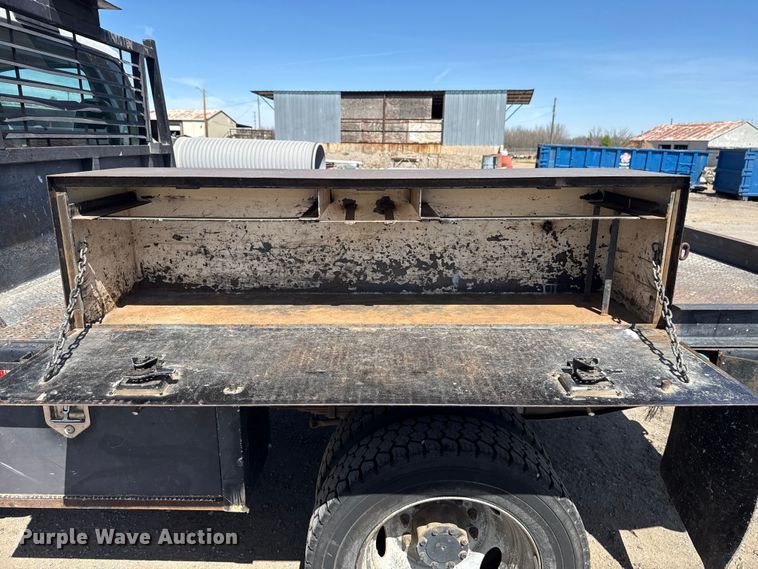 image for item DR1047 2006 Ford F550 Super Duty XL flatbed truck