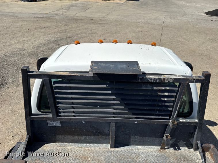 image for item DR1047 2006 Ford F550 Super Duty XL flatbed truck