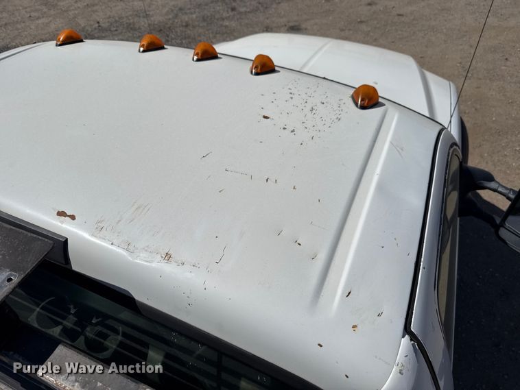 image for item DR1047 2006 Ford F550 Super Duty XL flatbed truck