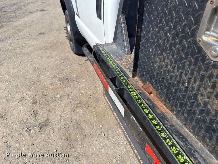 image for item DR1047 2006 Ford F550 Super Duty XL flatbed truck