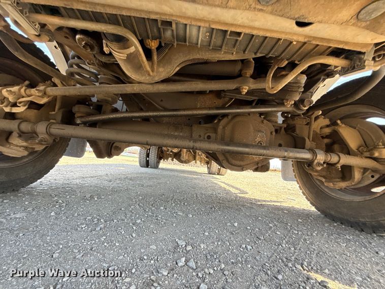 image for item DR1047 2006 Ford F550 Super Duty XL flatbed truck