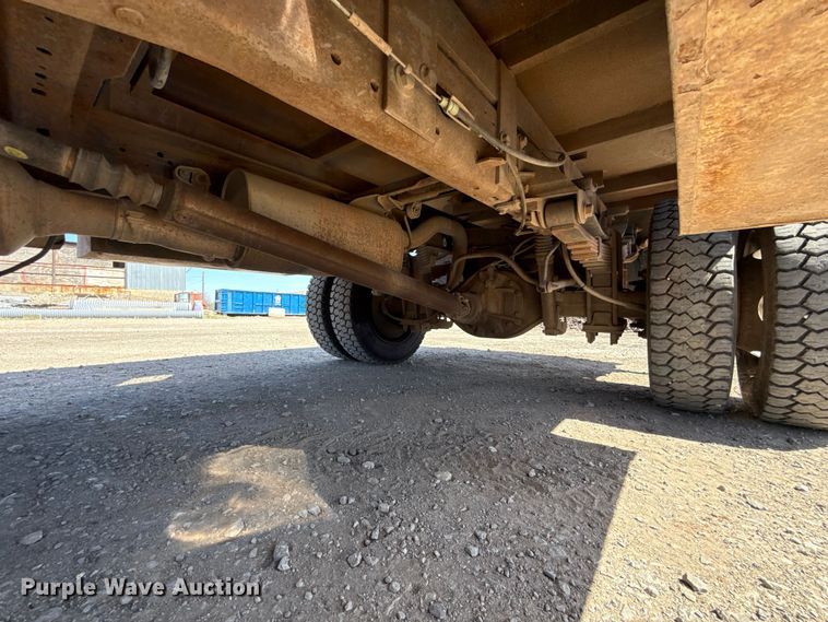 image for item DR1047 2006 Ford F550 Super Duty XL flatbed truck