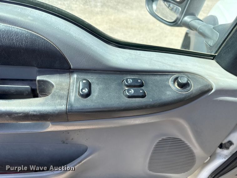 image for item DR1047 2006 Ford F550 Super Duty XL flatbed truck