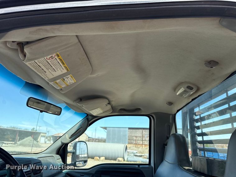 image for item DR1047 2006 Ford F550 Super Duty XL flatbed truck