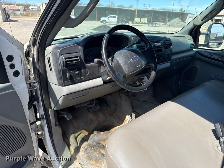 image for item DR1047 2006 Ford F550 Super Duty XL flatbed truck