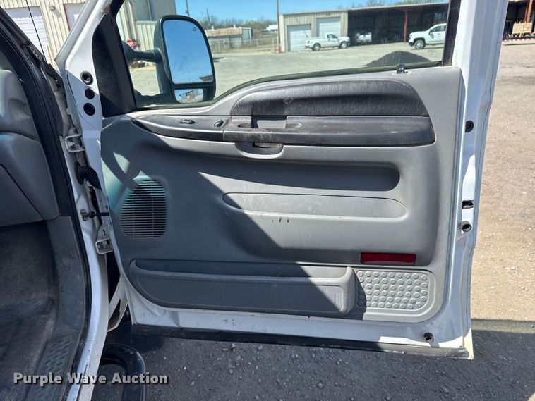 image for item DR1047 2006 Ford F550 Super Duty XL flatbed truck