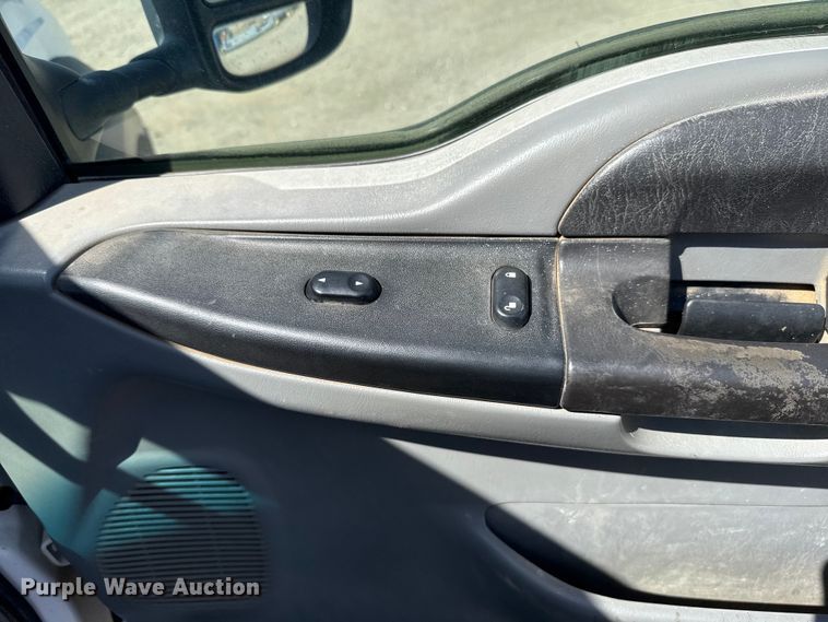 image for item DR1047 2006 Ford F550 Super Duty XL flatbed truck