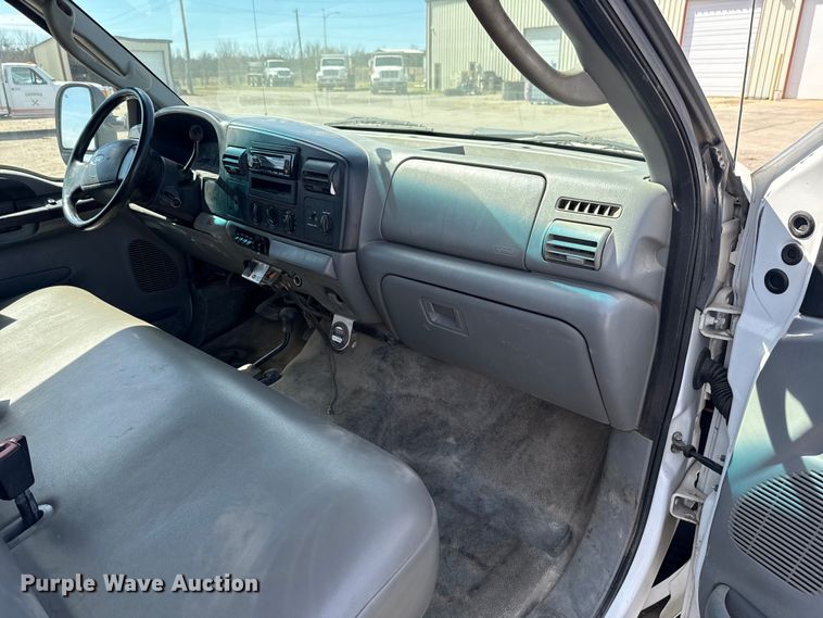 image for item DR1047 2006 Ford F550 Super Duty XL flatbed truck