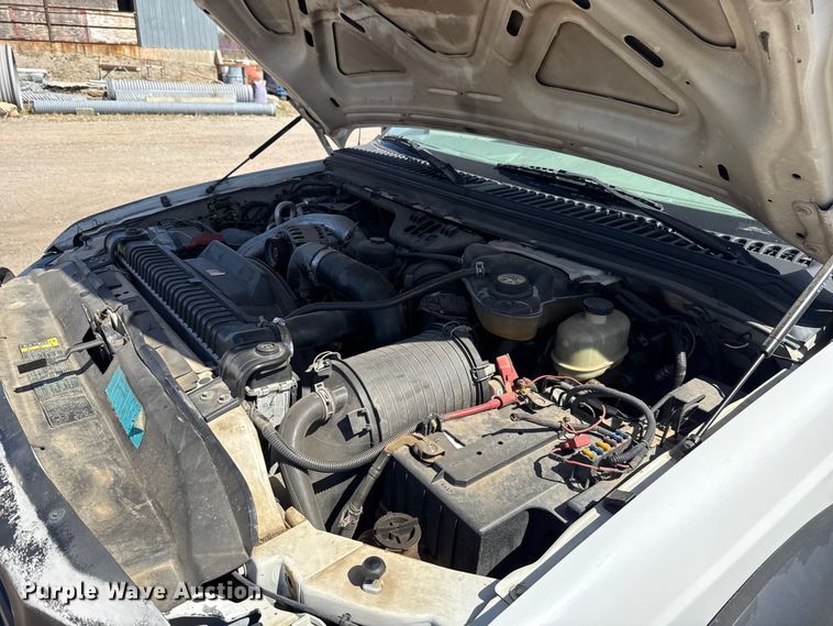 image for item DR1047 2006 Ford F550 Super Duty XL flatbed truck